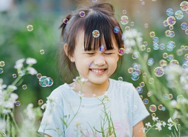 Normal_happy-emotion-kids-playing-bubbles-in-the-garden-2022-11-10-18-37-45-utc