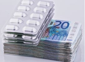 Bestuursvoorzitter Zorginstituut aan medicijnfabrikanten: ‘Kom met betere prijs’