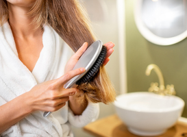 Normal_combing-hair-in-the-bathroom-2021-12-09-04-40-02-utc
