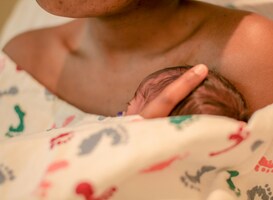 Microbioom baby beïnvloed door huid-op-huidcontact met moeder 