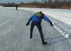 Normal_schaatsen_vallen_youtube