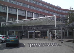 Normal_800px-hoofdingang_westfries_gasthuis