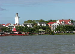 Normal_waterkant_seen_from_suriname_river