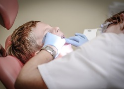Normal_tandarts__controle__kind__gaatjes__tanden