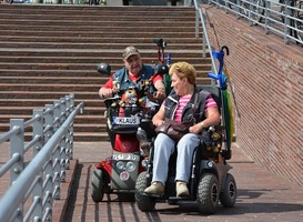 Normal_rolstoel_scootmobiel_gehandicapt_beperking