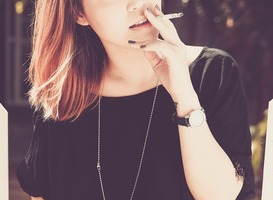 Normal_roken_sigaret_vrouw