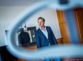Minister De Jonge bezoekt 'coronahotel' in het Limburgse Urmond