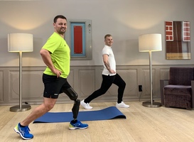 Heinrich Popow (groen shirt) tijdens een Live Fitness Workout en Christoph Eckermann, fysiotherapeut bij Ottobock.