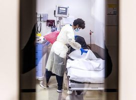 Aantal coronapatiënten op verpleegafdelingen daalt onder 700
