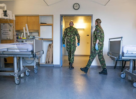 Militairen helpen in Limburgse ziekenhuizen