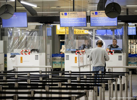 Vorig jaar ruim 2100 reizigers toegang tot Nederland geweigerd om corona