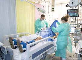 Ziekenhuizen gaan opnamereden coronapatiënten noteren