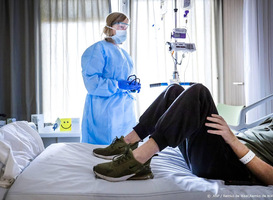 Aantal coronapatiënten in ziekenhuizen daalt verder