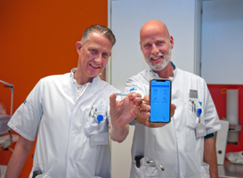 Kleine hartritmemonitor werkt samen met patiënt via app