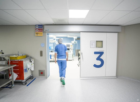 Aantal coronapatiënten in ziekenhuizen loopt verder op