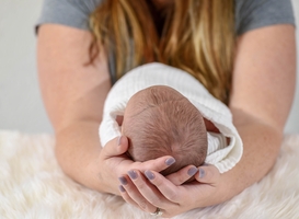 Ooievaarsbeet bij baby’s: wat is het en veroorzaakt het klachten? 