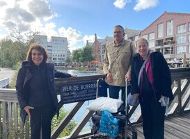 Amsterdam eert eerste cliëntondersteuner met een brug