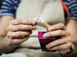 Longarts Leon van der Toorn strijdt voor bannen sigaretten uit supermarkt: 'Zien roken doet roken'