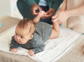Normal_parents-massaging-baby-2022-02-02-03-57-16-utc__1_