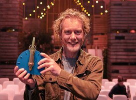 Jeroen Slootmans winnaar Zorgverslimmer award 2023 / Foto: Tenzinger