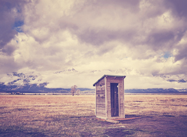 Normal_backcountry-toilet-in-the-grand-teton-national-par-2021-08-26-22-41-40-utc