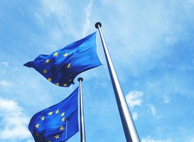 Normal_european-union-flag-flying-against-blue-sky-2022-11-07-05-56-55-utc__1_