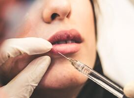 Zorgen om snelle toename aantal cosmetische klinieken 