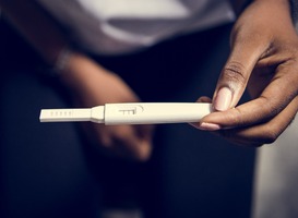 Meeste onbedoelde zwangerschappen onder vrouwen met relatie of kinderen