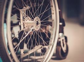 Man in rolstoel op Texel straks zonder thuiszorg: 'Vrees voor verhuizing'