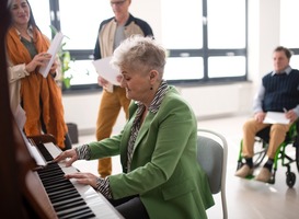 Normal_senior-woman-playing-at-piano-in-choir-rehearsal-2023-11-27-05-34-11-utc__1_