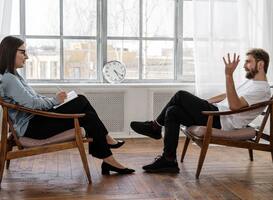 Mannen en vrouwen verschillen niet in taalgebruik bij een-op-eengesprekken