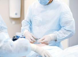 Verschil plastisch chirurg en cosmetisch arts