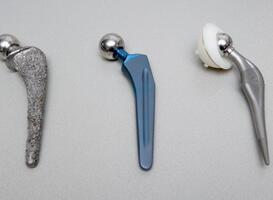 Chroom-6 uit medische implantaten niet schadelijk voor gezondheid