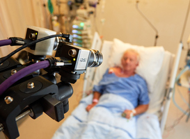 ‘Slimme camera's en pleisters de oplossing voor uitdagingen in de zorg’