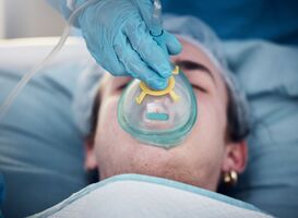 Duurzame roes wordt vaker gebruikt in ziekenhuizen in plaats van schadelijk narcosegas