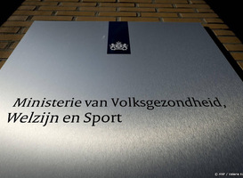 Grensoverschrijdend gedrag op ministerie VWS ook door top, zegt FNV