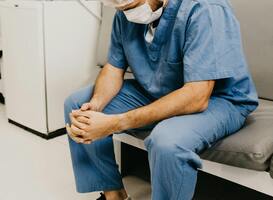 Meer zorgmedewerkers met long covid komen in aanmerking voor een coronavergoeding